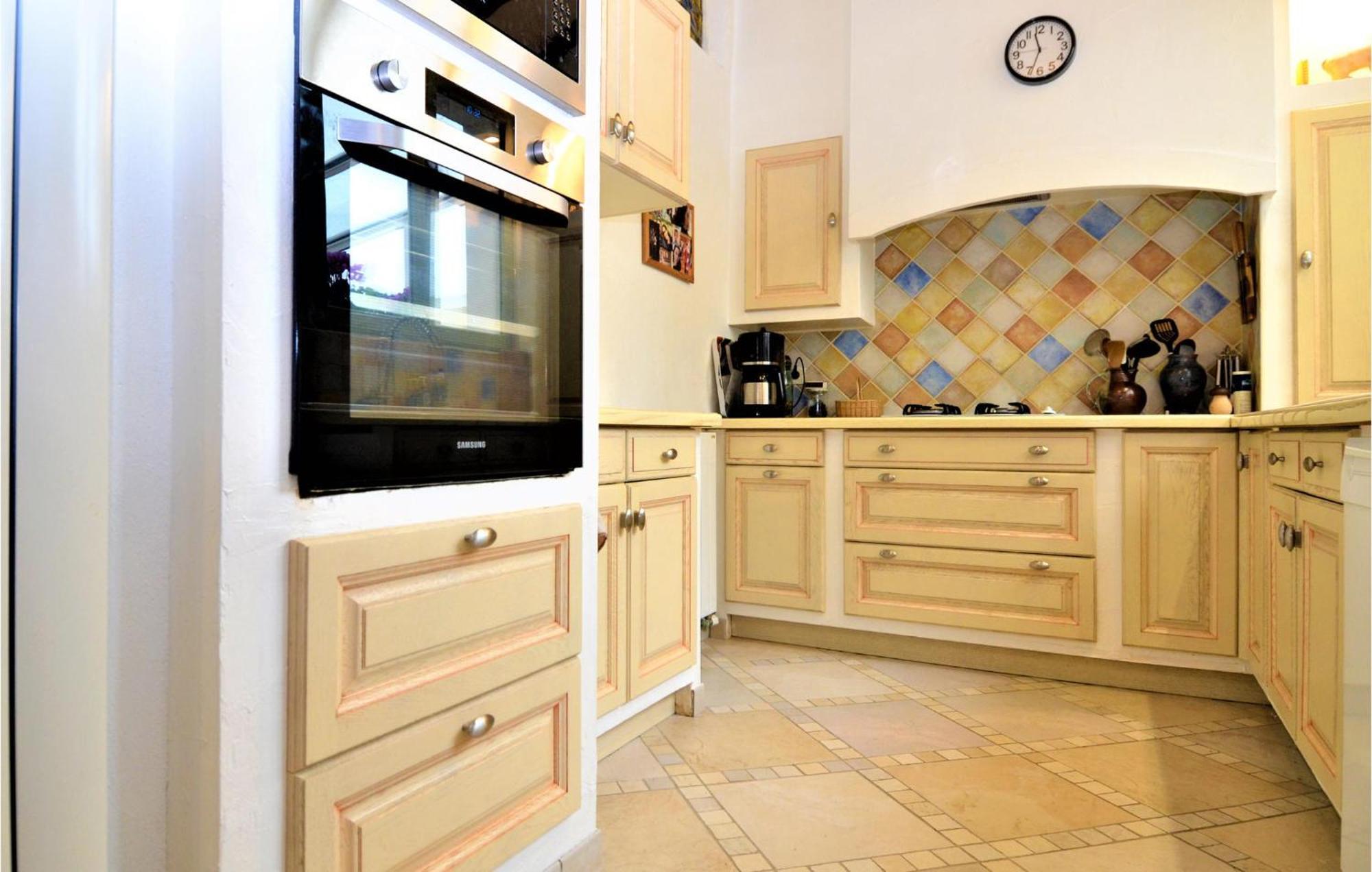 4 Bedroom Lovely Home In Marguerittes Esterno foto