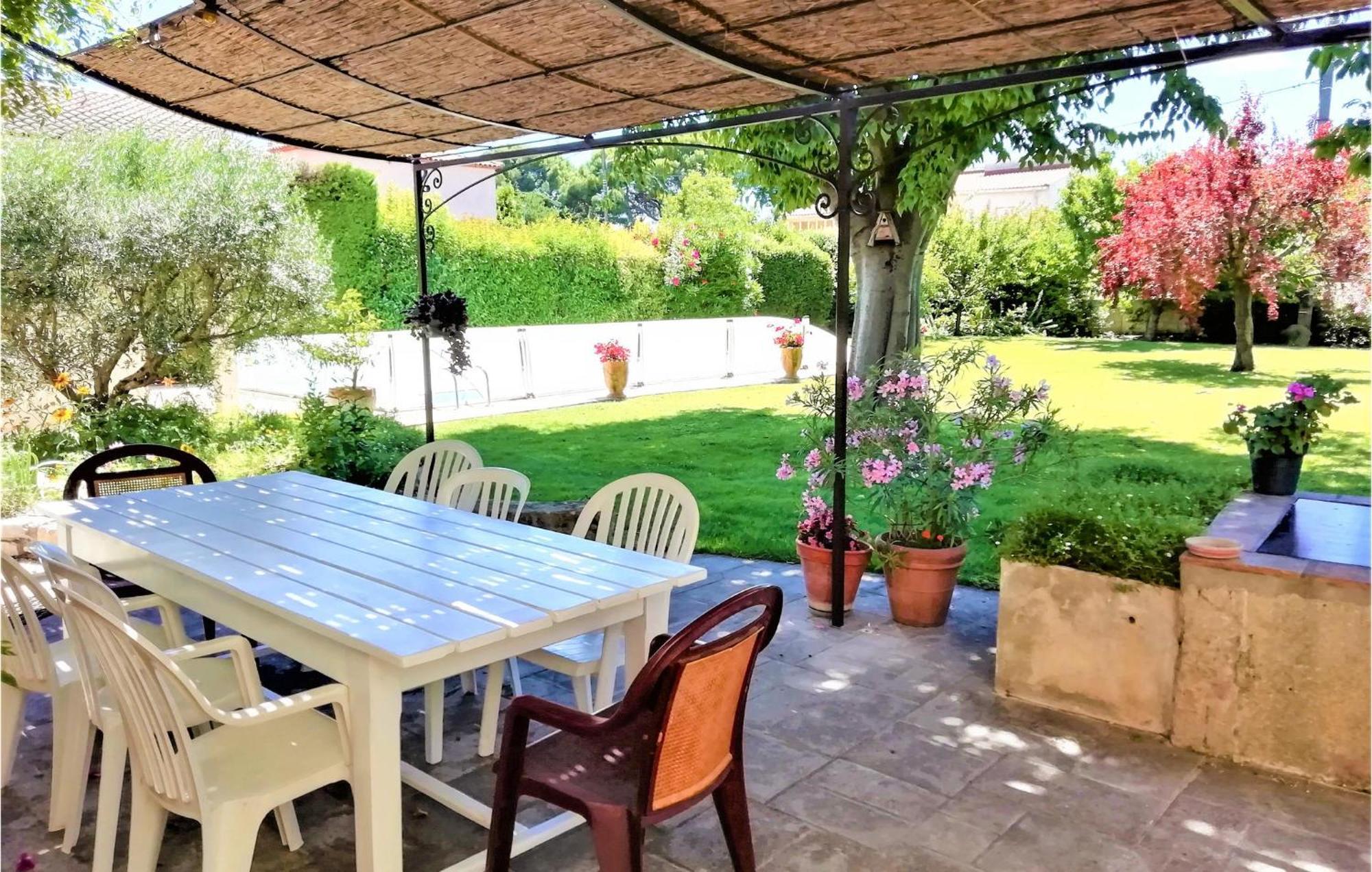 4 Bedroom Lovely Home In Marguerittes Esterno foto