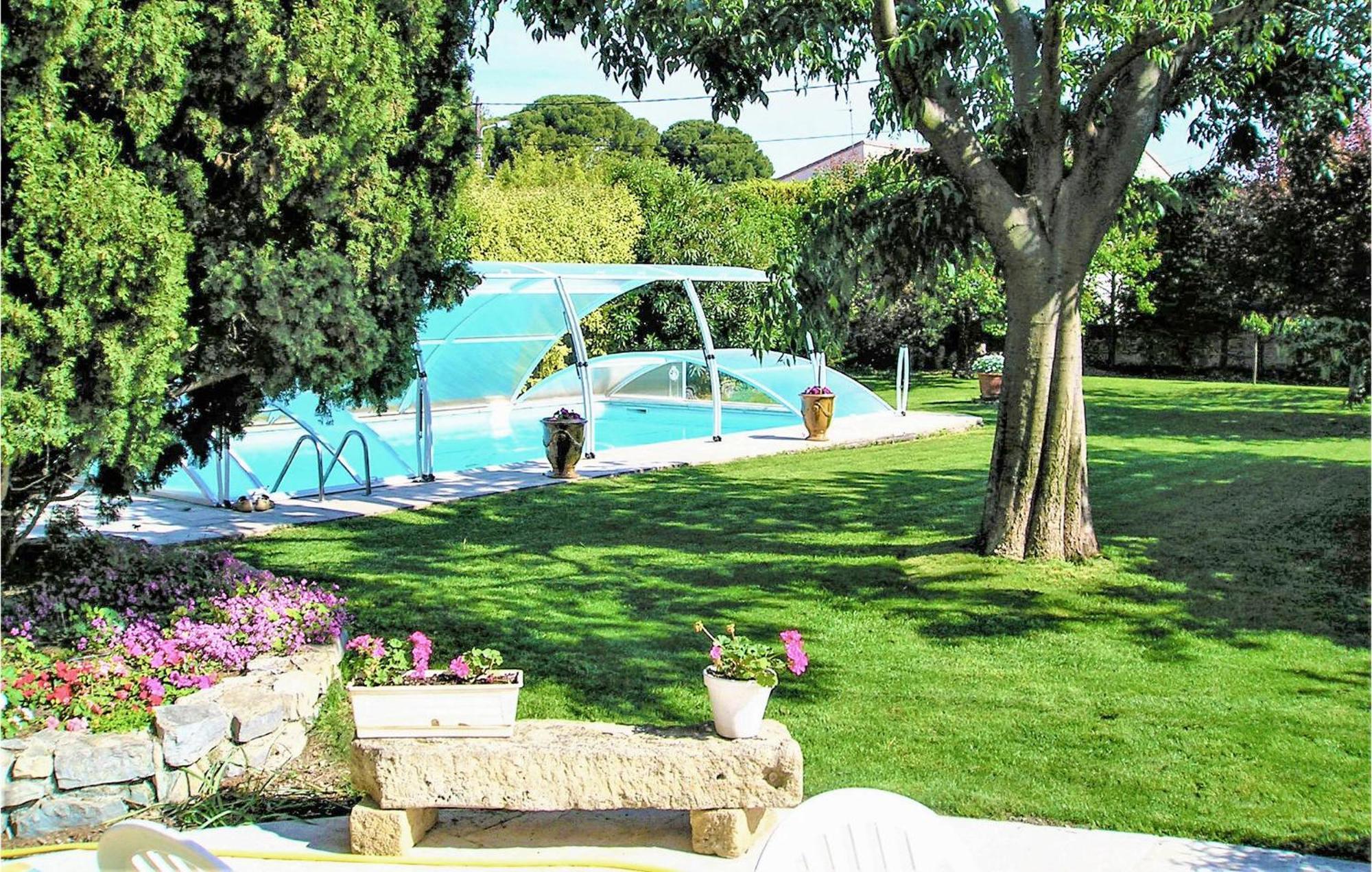 4 Bedroom Lovely Home In Marguerittes Esterno foto