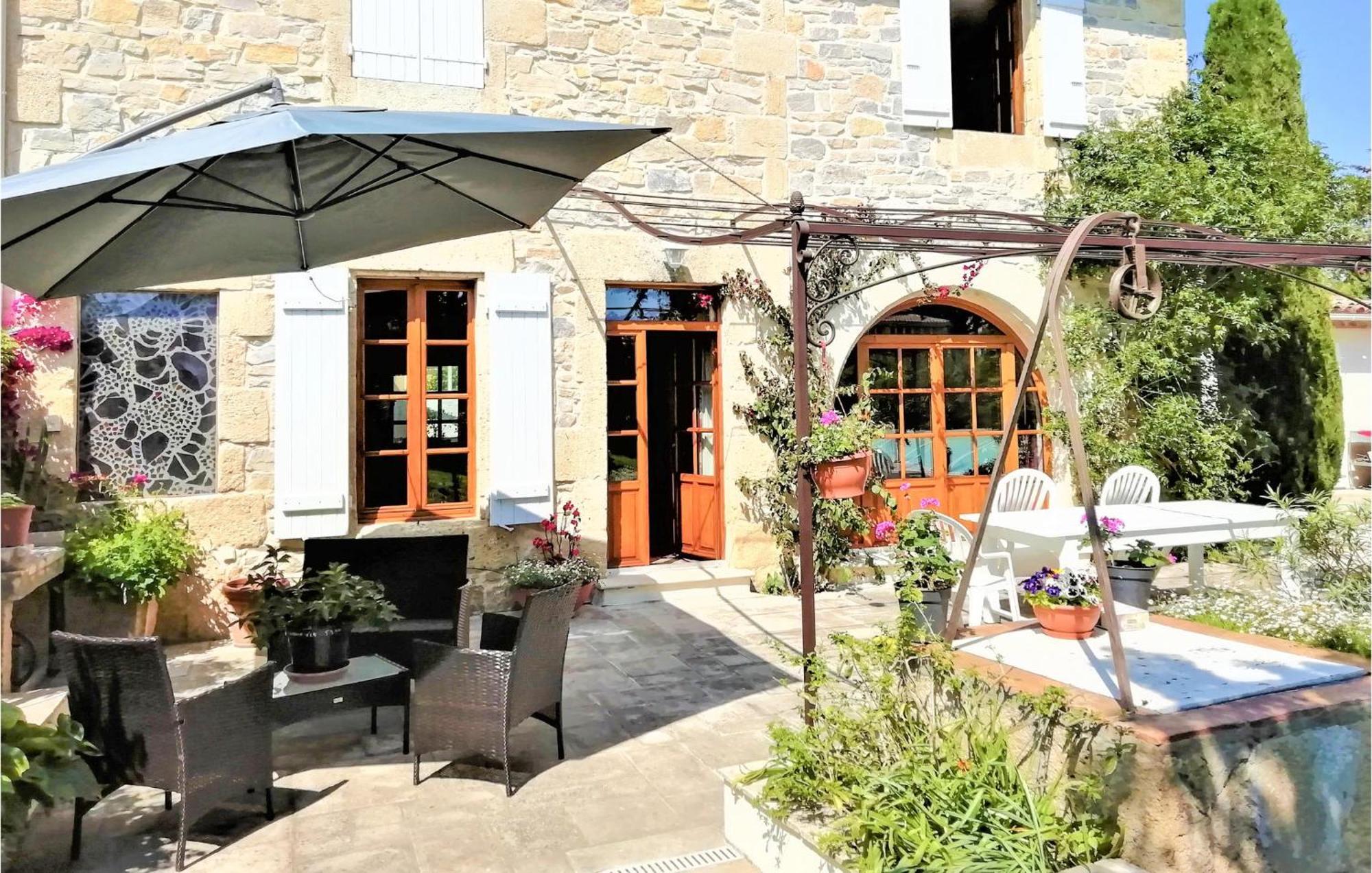 4 Bedroom Lovely Home In Marguerittes Esterno foto
