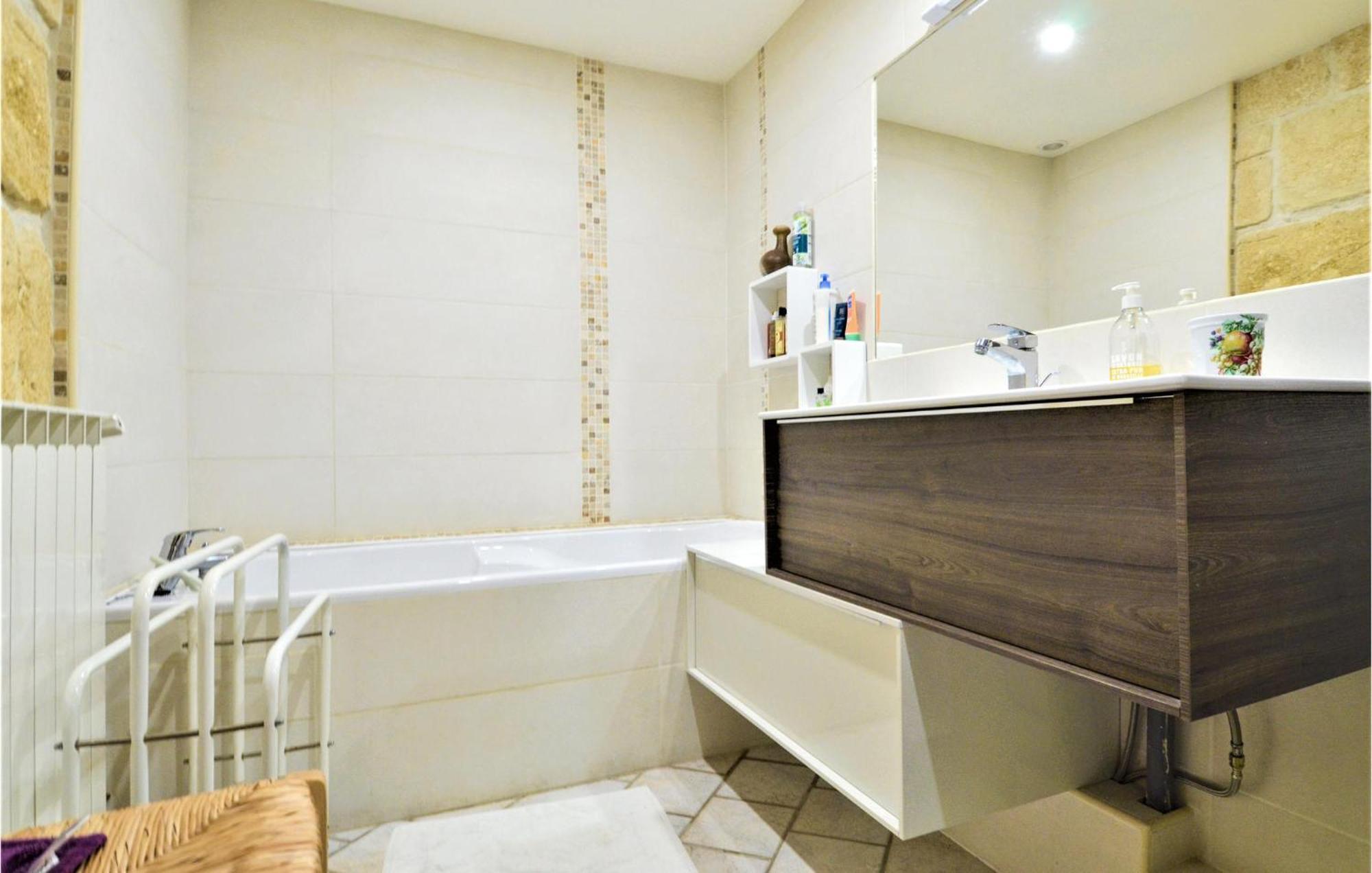 4 Bedroom Lovely Home In Marguerittes Esterno foto