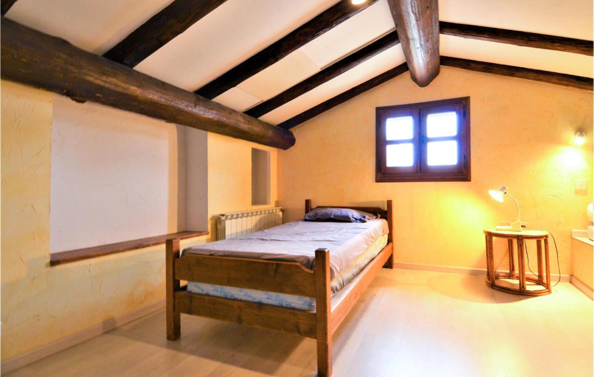 4 Bedroom Lovely Home In Marguerittes Esterno foto
